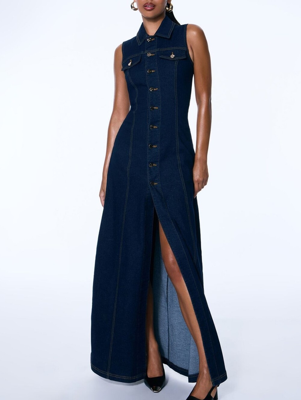 A stylish denim maxi dress in a deep navy blue color that has a fitted silhouett - Picture 5 of 5